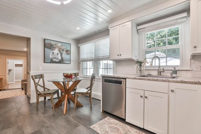 5 Meredith Drive, Nashua, NH 03063