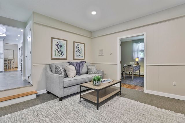 5 Meredith Drive, Nashua, NH 03063