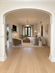 327 W 28th St, Miami Beach, FL 33140