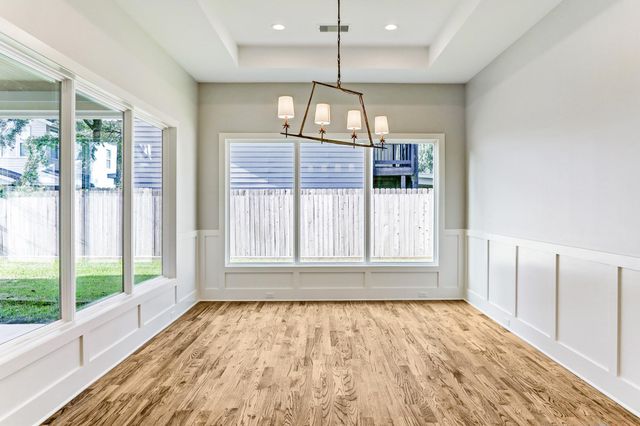 1050 W 42nd Street, Houston, TX 77018