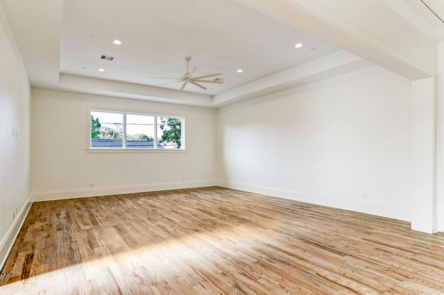 1050 W 42nd Street, Houston, TX 77018