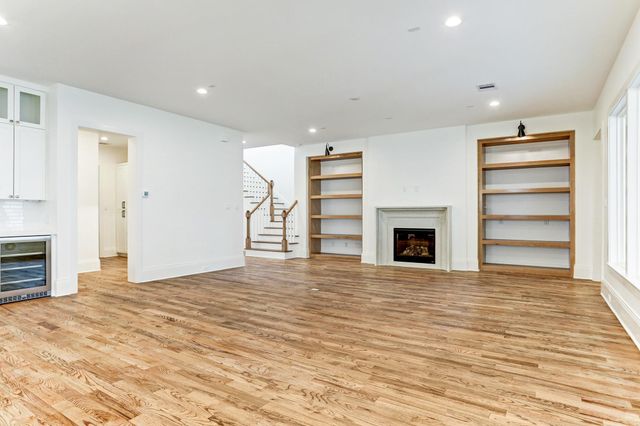 1050 W 42nd Street, Houston, TX 77018