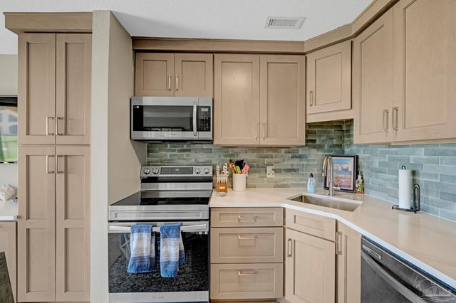8253 Navarre Pkwy D105, Navarre, FL 32566