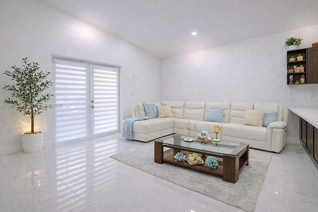 1405 SE 7th St, Homestead, FL 33033