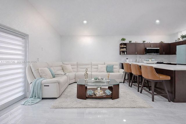 1405 SE 7th St, Homestead, FL 33033