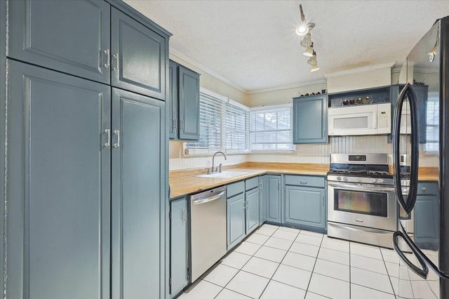 406 Bellevue Drive, Cleburne, TX 76033