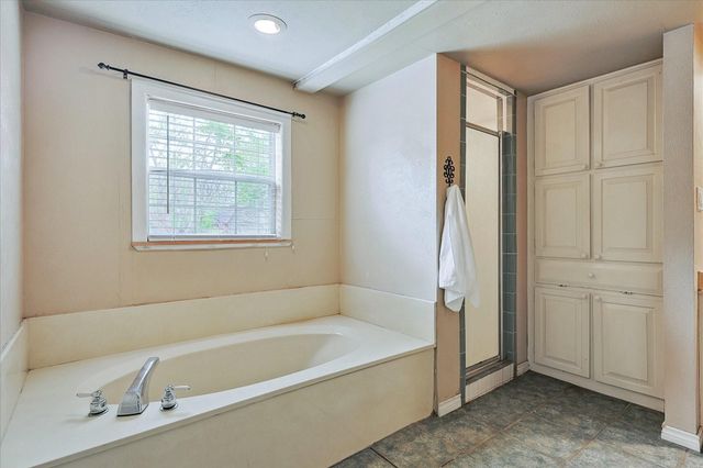 406 Bellevue Drive, Cleburne, TX 76033