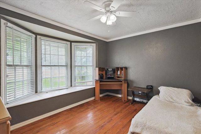 406 Bellevue Drive, Cleburne, TX 76033