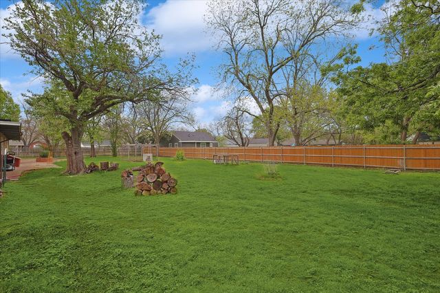 406 Bellevue Drive, Cleburne, TX 76033