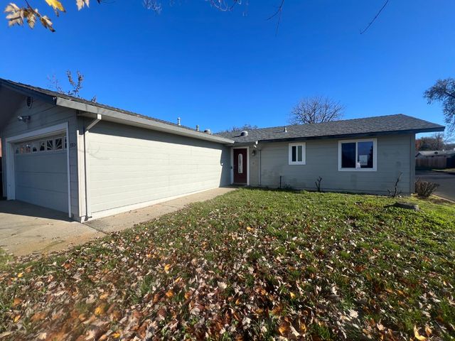 3904 Creekside Pl, Auburn, CA 95602