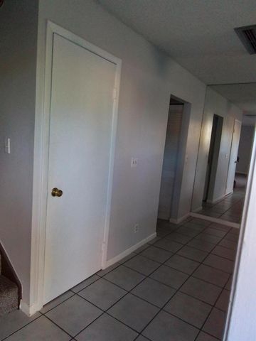 1458 N Lawnwood Circle 23c, Fort Pierce, FL 34950