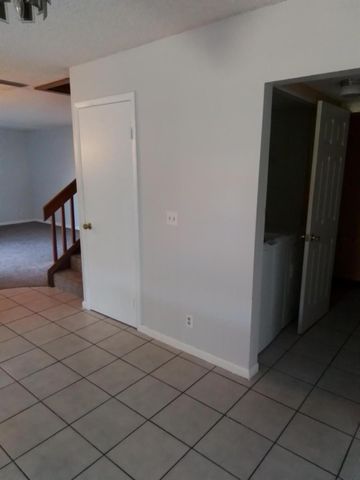 1458 N Lawnwood Circle 23c, Fort Pierce, FL 34950