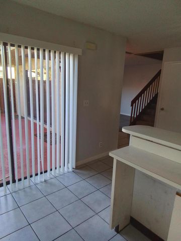 1458 N Lawnwood Circle 23c, Fort Pierce, FL 34950