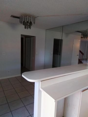 1458 N Lawnwood Circle 23c, Fort Pierce, FL 34950