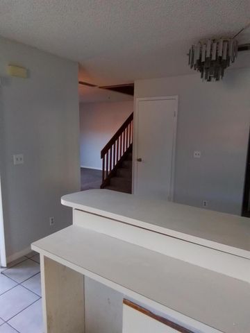 1458 N Lawnwood Circle 23c, Fort Pierce, FL 34950