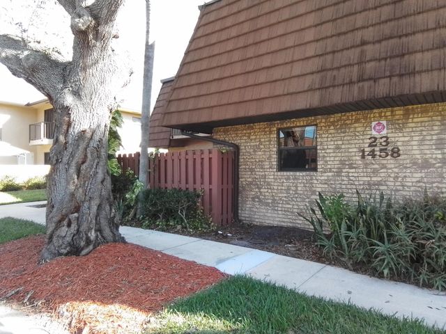 1458 N Lawnwood Circle 23c, Fort Pierce, FL 34950