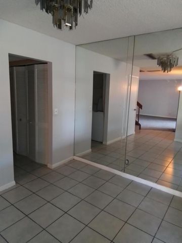 1458 N Lawnwood Circle 23c, Fort Pierce, FL 34950