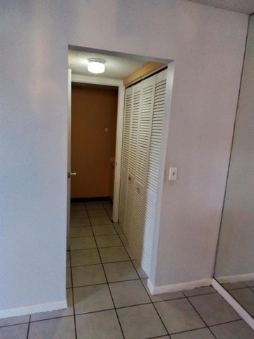 1458 N Lawnwood Circle 23c, Fort Pierce, FL 34950