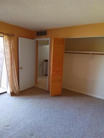 1458 N Lawnwood Circle 23c, Fort Pierce, FL 34950