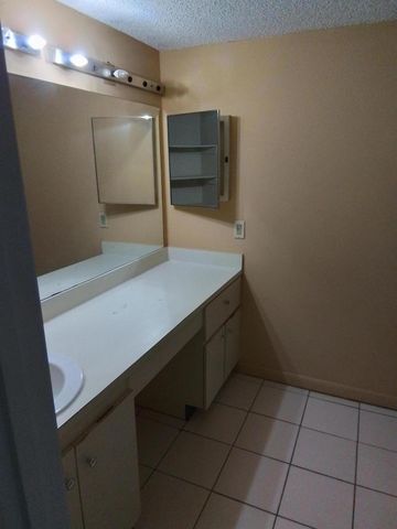 1458 N Lawnwood Circle 23c, Fort Pierce, FL 34950