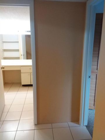 1458 N Lawnwood Circle 23c, Fort Pierce, FL 34950