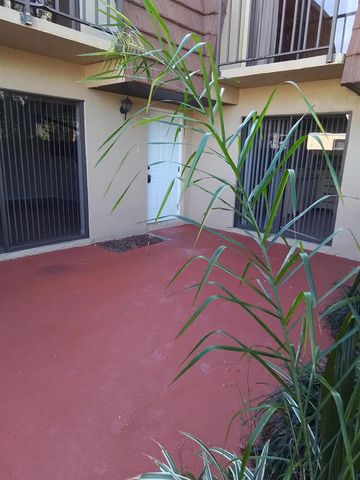 1458 N Lawnwood Circle 23c, Fort Pierce, FL 34950