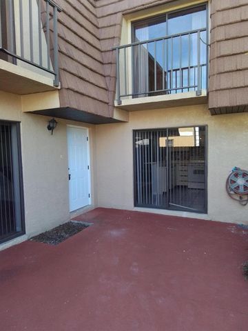 1458 N Lawnwood Circle 23c, Fort Pierce, FL 34950