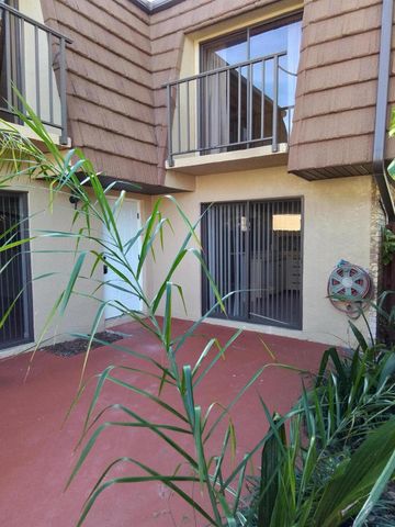 1458 N Lawnwood Circle 23c, Fort Pierce, FL 34950