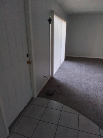 1458 N Lawnwood Circle 23c, Fort Pierce, FL 34950