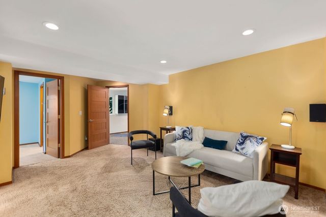 8618 NE 143rd Street, Kirkland, WA 98034