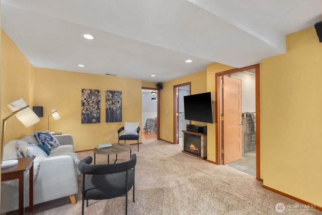 8618 NE 143rd Street, Kirkland, WA 98034