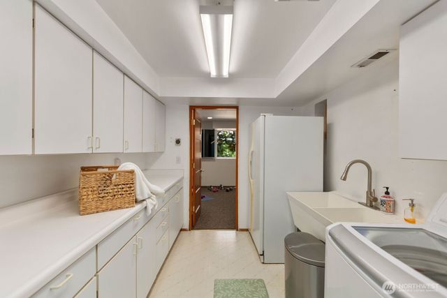8618 NE 143rd Street, Kirkland, WA 98034