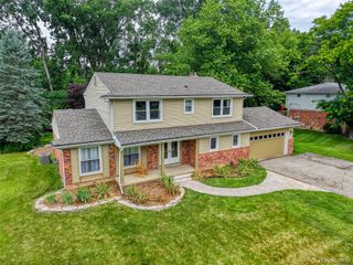 4276 Macqueen Drive, West Bloomfield Charter Township, MI 48323