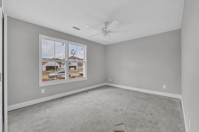 2721 Brewster Dr, Clarksville, TN 37042