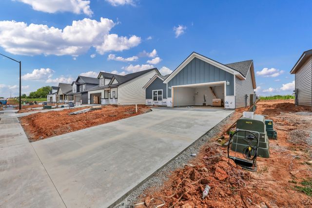 2721 Brewster Dr, Clarksville, TN 37042