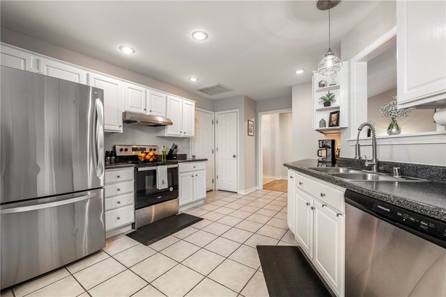 724 Colley Street, Lowell, AR 72745