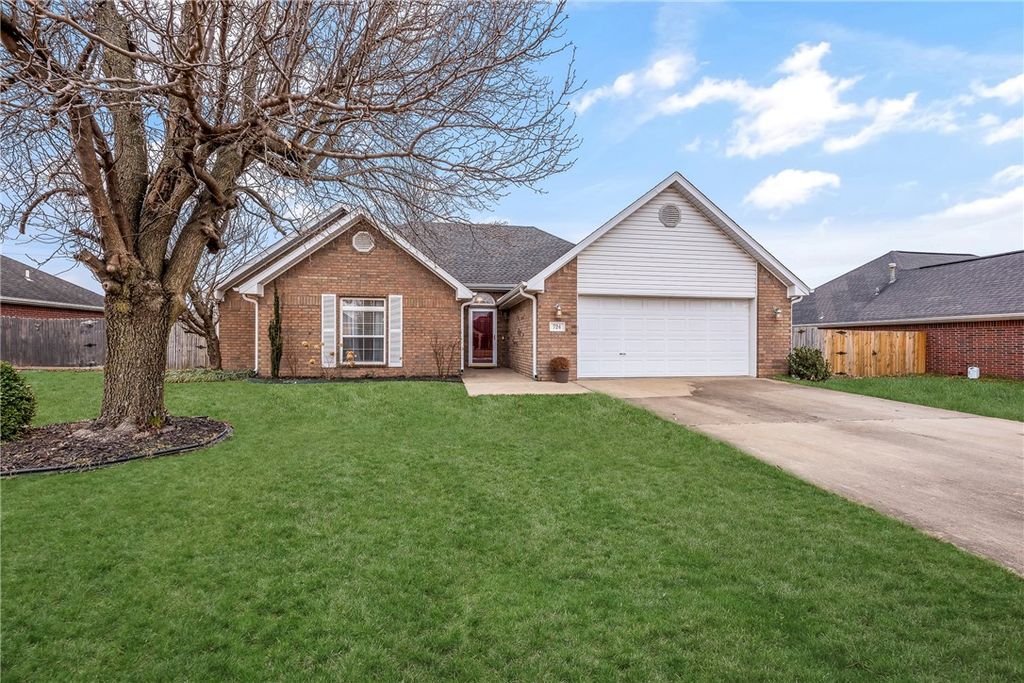 724 Colley Street, Lowell, AR 72745