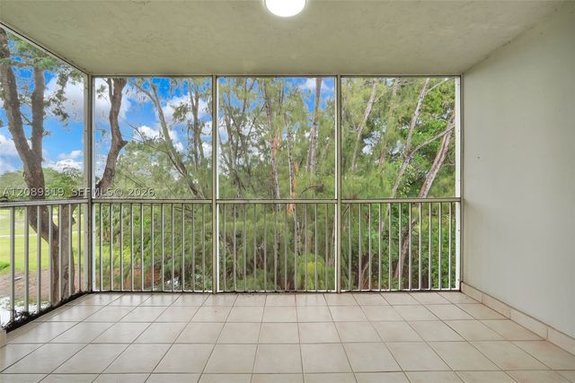 3051 S Palm Aire Dr 308, Pompano Beach, FL 33069