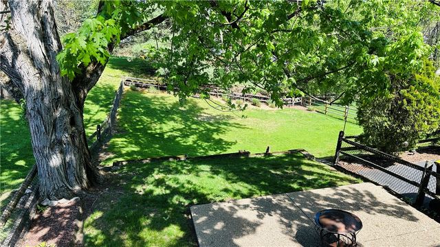 3218 Eastview Rd, Bethel Park, PA 15102
