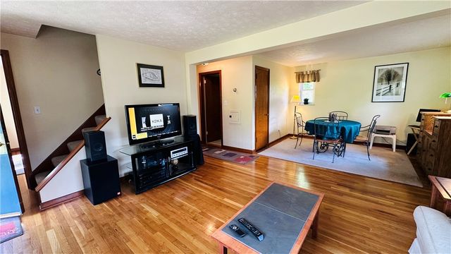 3218 Eastview Rd, Bethel Park, PA 15102
