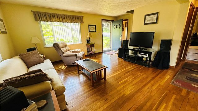 3218 Eastview Rd, Bethel Park, PA 15102