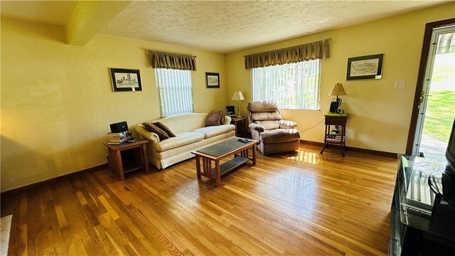 3218 Eastview Rd, Bethel Park, PA 15102