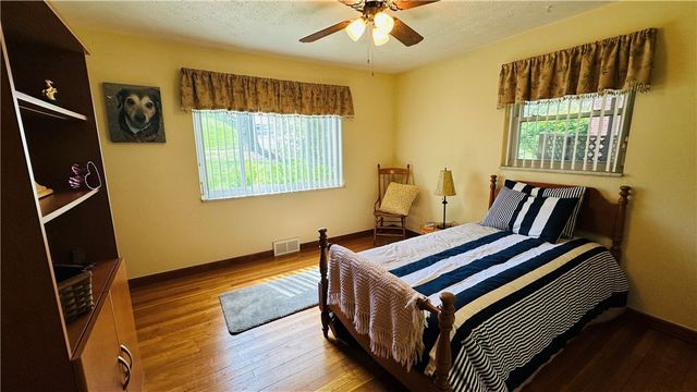 3218 Eastview Rd, Bethel Park, PA 15102