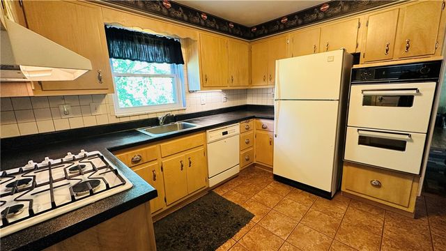 3218 Eastview Rd, Bethel Park, PA 15102
