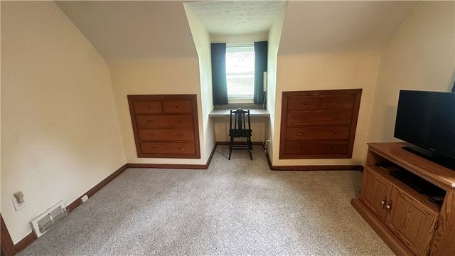 3218 Eastview Rd, Bethel Park, PA 15102