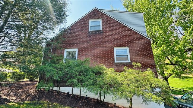 3218 Eastview Rd, Bethel Park, PA 15102