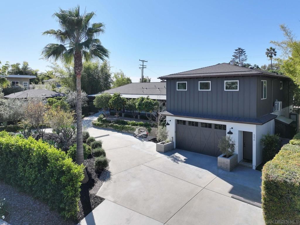 Image 1 of property listing at 554 & 556 Stratford Dr, Encinitas, CA 92024