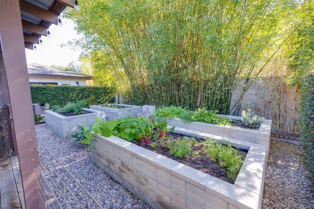 Image 23 of property listing at 554 & 556 Stratford Dr, Encinitas, CA 92024