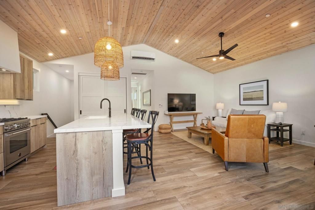 Image 29 of property listing at 554 & 556 Stratford Dr, Encinitas, CA 92024