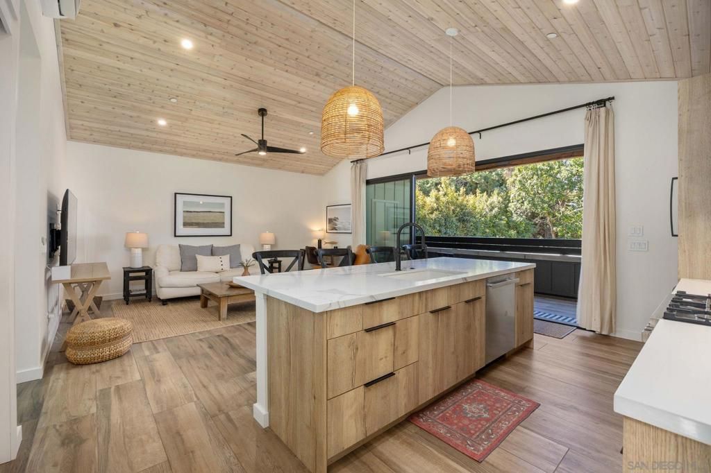 Image 31 of property listing at 554 & 556 Stratford Dr, Encinitas, CA 92024